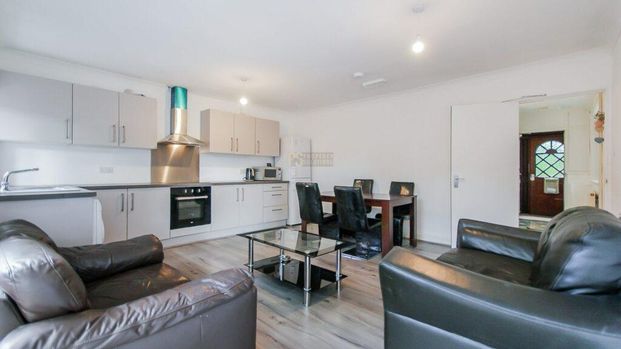 4 bedroom maisonette to rent - Photo 1