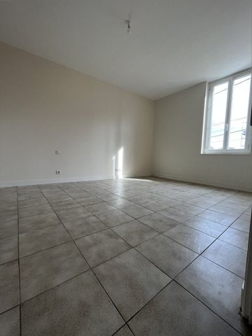 Location Maison 3 pièces 77m² COGNAC 16100 - Photo 2