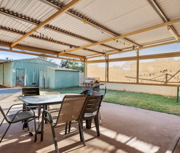 Neat & Tidy 4 X 1 Family Home - Photo 2