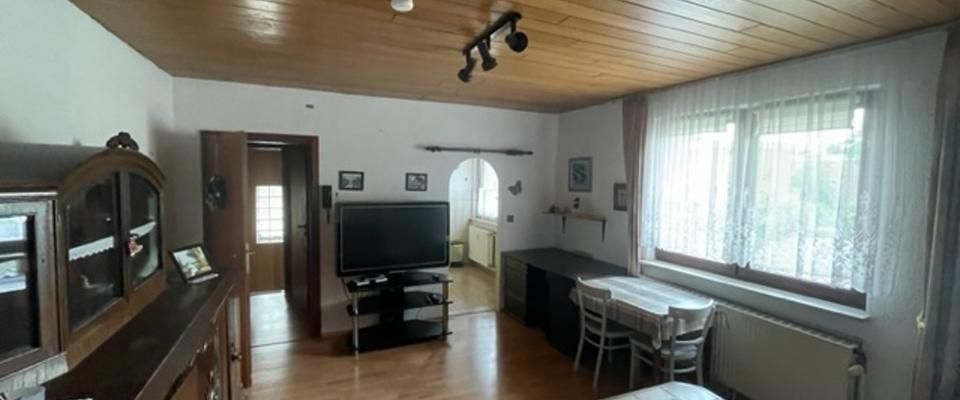 Eigener Eingang ganz sep. im Anbau hier wohnt man wie im kleinen eigenen Haus eventuell möbliert - Photo 1