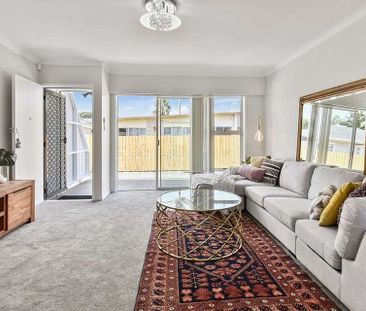 Fully Renovated house in Papatoetoe - Photo 1