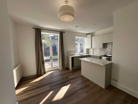 3 Bed Terraced House, Mayhill Road, SE7 - Photo 3