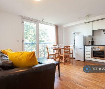 1 bedroom in a flat share to rent - Photo 2