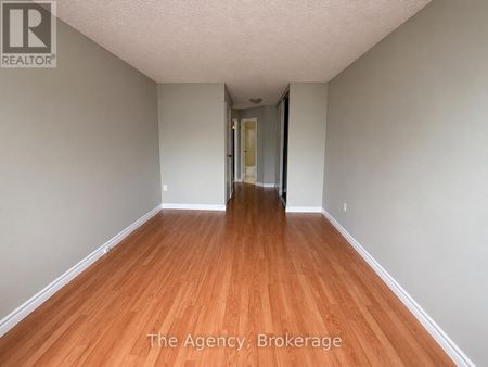 204 - 2200 SHEROBEE ROAD, Mississauga, Ontario, L5A3Y3 - Photo 5