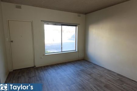 IDEAL FOR THOSE SEEKING A CLEAN, MODERN AND EASY-CARE LIFESTYLE IN A SUPERB LOCATION! - Photo 3