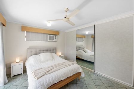 Spacious Family Home on a Large Block with Dual Street Access - Photo 3