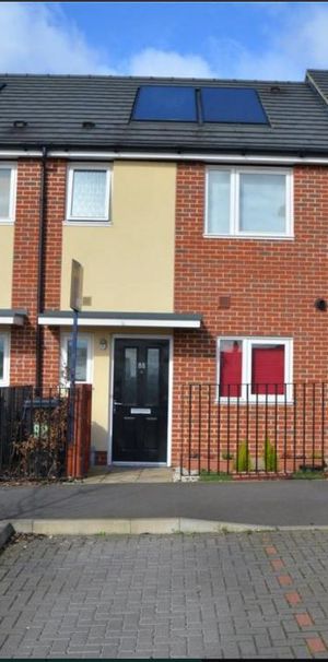 3 Bed Terraced House, Deveron Drive, RG30 - Photo 1