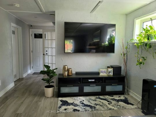 198 Braymore Boulevard S - Photo 1