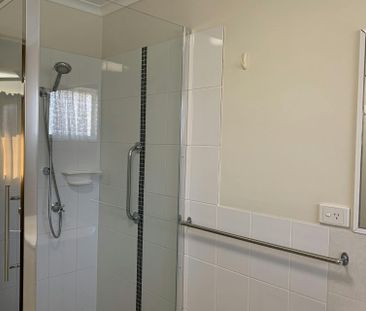 LOWSET FAMILY FRIENDLY HOME IN CLINTON - Photo 6