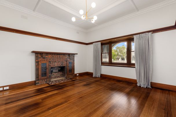 49 Shepparson Ave, Carnegie - Photo 1