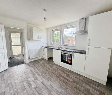 3 bedroom semi-detached house to rent - Photo 6