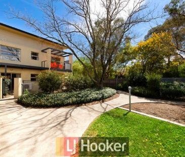 GREAT LOCATION! - Photo 4