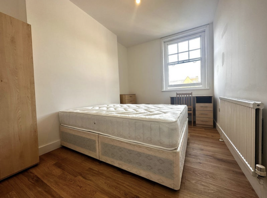 1 bedroom in a flat share to rent - Photo 1