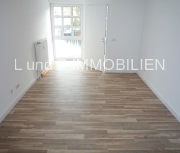 *** Helle 2 Zimmer EG-Wohnung mit Einbau-Küche *** - Photo 2