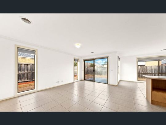 Take Advantage of This Tarneit Beauty&excl; - Photo 1