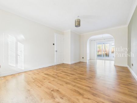 3 bedroom semi-detached house to rent - Photo 4