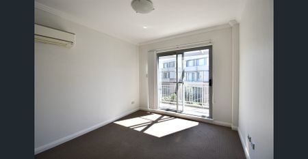 5 Bedrooms Townhouse in Perfect Location - Photo 2