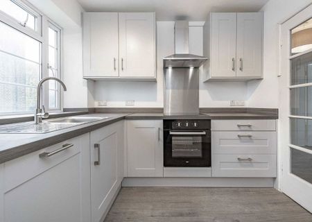 Streatham High Road, SW16 1DN, London - Photo 5