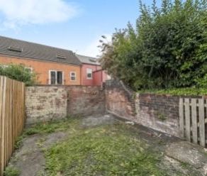 3 Bedroom - Photo 2