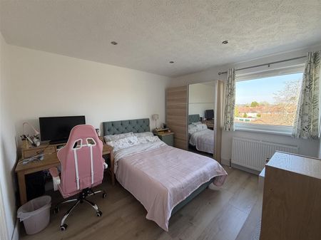 College Green, Hereford - Photo 3