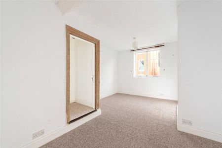 4 bedroom terraced house to rent - Photo 2