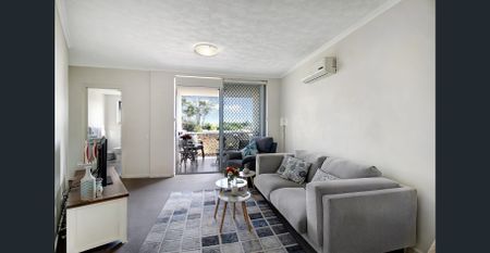 Excellent Location Close to Train & Shops! - Photo 3