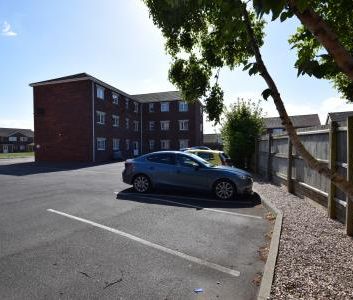 2 bedroom Flat To Let - Photo 2