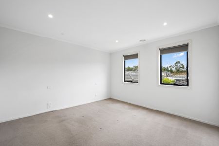 11 Ochre Place, Mount Waverley - Photo 5