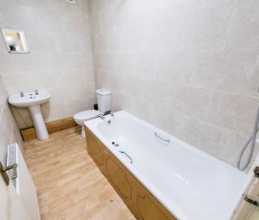 Manor Drive, Leeds - Photo 6