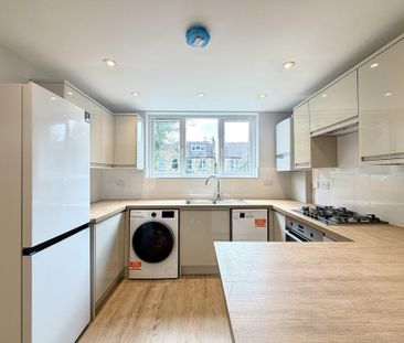 3 bedroom flat to rent - Photo 6