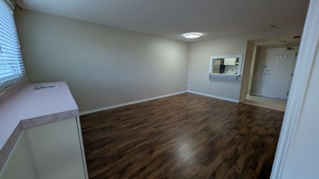 For Lease - 8351 Mclaughlin Road Unit# 403, Brampton, Ontario - Photo 2