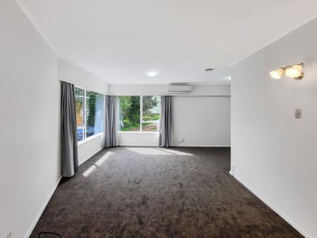 Mt Roskill - 2 Bedrooms with 2 Parking Space - Photo 2
