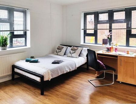 1 bedroom in a flat share to rent - Photo 5