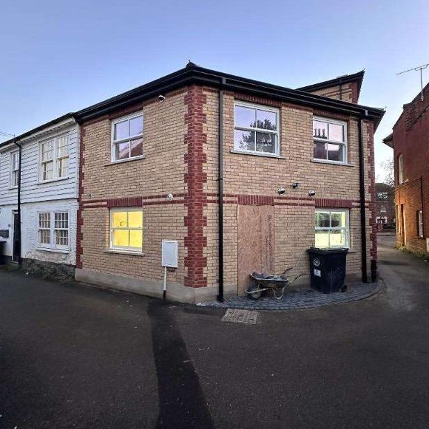 Bridge Road, Hampton Court Village, East Molesey, Surrey, KT8 - Photo 1