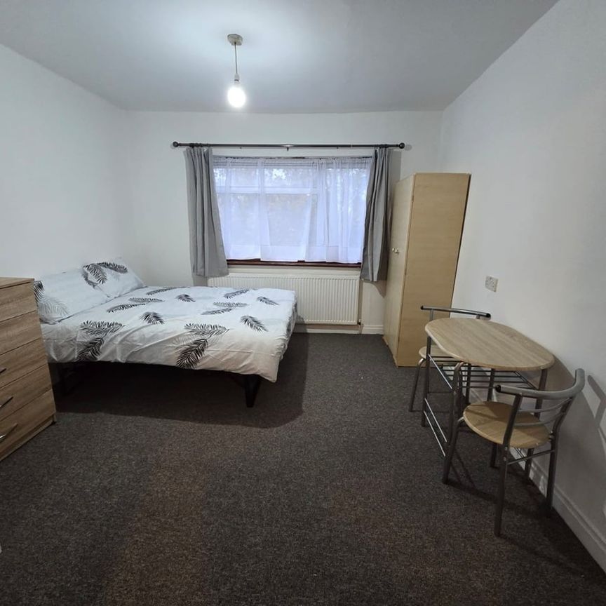 Studio Flat, Belmont Road, N15 - Photo 1