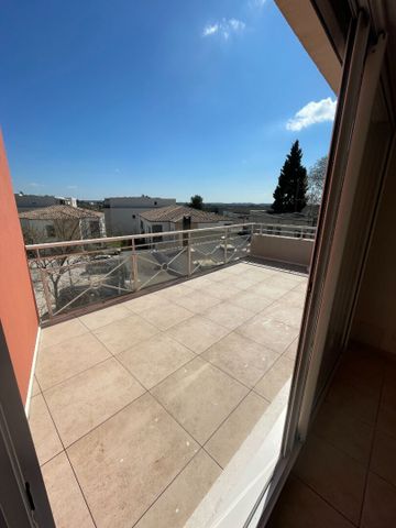Location Appartement 2 pièces 42m² NIMES 30900 - Photo 2