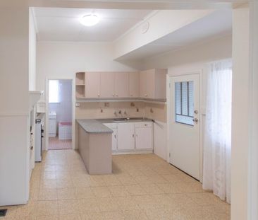 Coburg Residence to Call Home - Photo 2