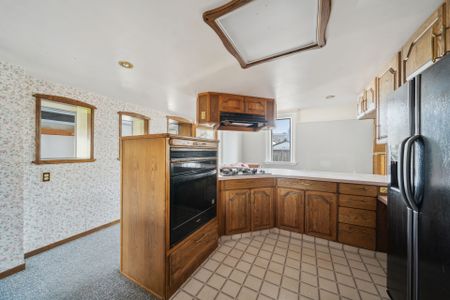 For Lease - 8 Wellington Street, Kawartha Lakes, Ontario - Photo 5