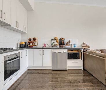 STYLISH 2 BEDROOM HOME!!! - Photo 5