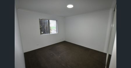 Delightful Two Bedroom Apartment Saught-After Location - Photo 2