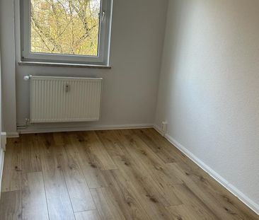 With balcony and newly renovated! - Photo 1