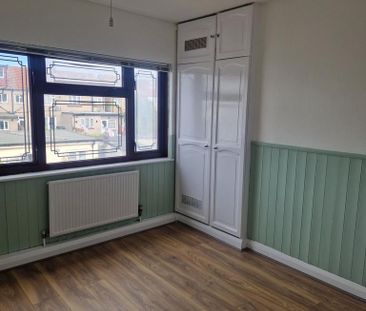 4 bedroom terraced house to rent - Photo 2