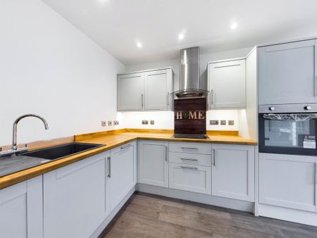 3 bedroom flat to rent - Photo 2