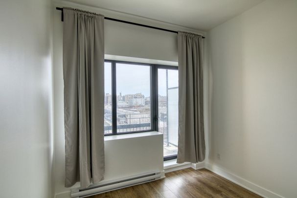 30 Saint Joseph Boulevard Est - Photo 1