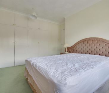 3 bedroom end of terrace house to rent - Photo 2