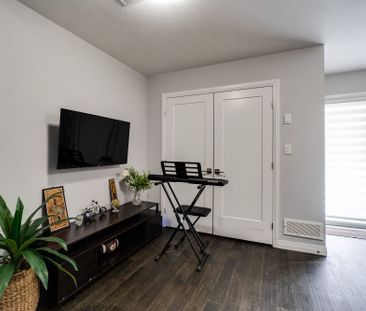 For Lease - 61 Farley Lane, Hamilton, Ontario - Photo 2