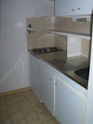 Appartement 1 pièces 25m2 MARSEILLE 8EME 531 euros - Photo 5