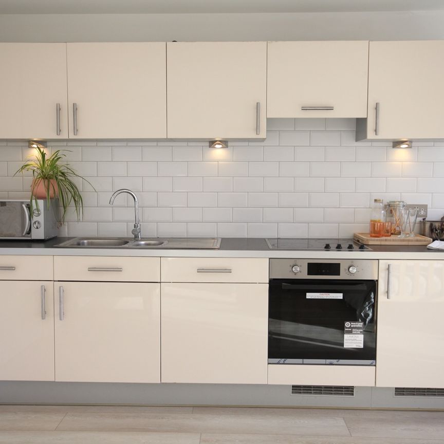 Studio Flat, Salford, M50 - Photo 1