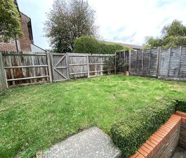 3 Bedroom House - Appledown Close, Alresford - Photo 5