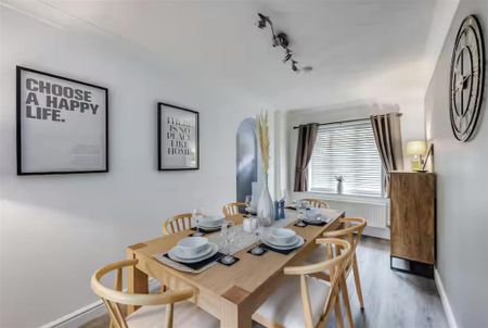 4 bedroom detached house to rent - Photo 4